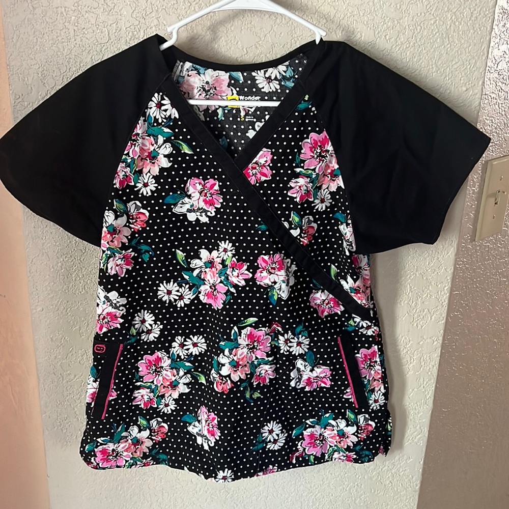 Wonderwink flex S scrub top